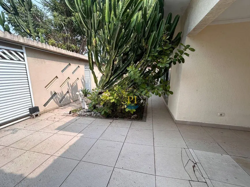 Casa com 3 quartos à venda, 212m2 em Canto do Forte, Praia Grande - SP - imagem 8 Foto 8 de Casa com 3 quartos à venda, 212m2 em Canto do Forte, Praia Grande - SP