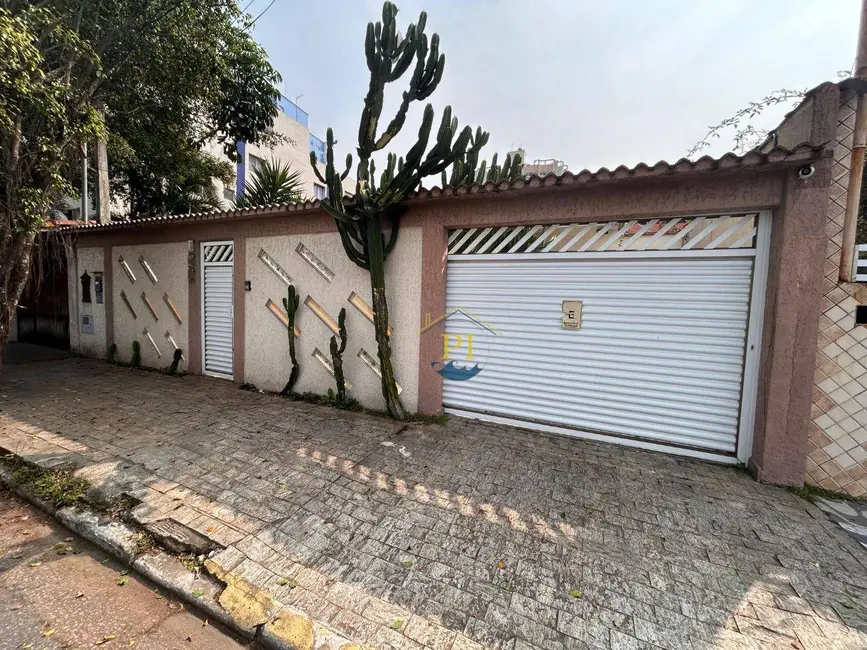 Casa com 3 quartos à venda, 212m2 em Canto do Forte, Praia Grande - SP - imagem 2 Foto 2 de Casa com 3 quartos à venda, 212m2 em Canto do Forte, Praia Grande - SP
