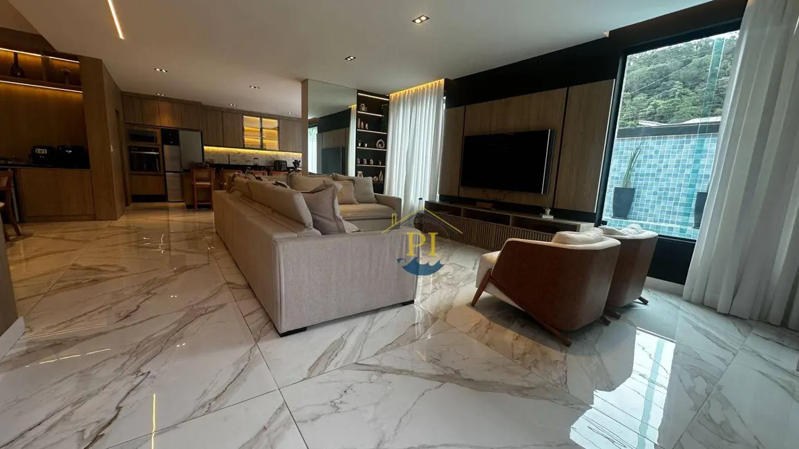 Casa com 4 quartos à venda, 300m2 em Canto do Forte, Praia Grande - SP - imagem 3 Foto 3 de Casa com 4 quartos à venda, 300m2 em Canto do Forte, Praia Grande - SP