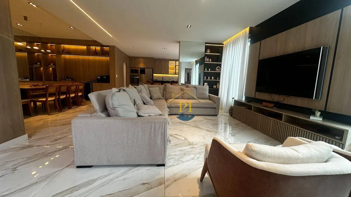 Casa com 4 quartos à venda, 300m2 em Canto do Forte, Praia Grande - SP - imagem 5 Foto 5 de Casa com 4 quartos à venda, 300m2 em Canto do Forte, Praia Grande - SP