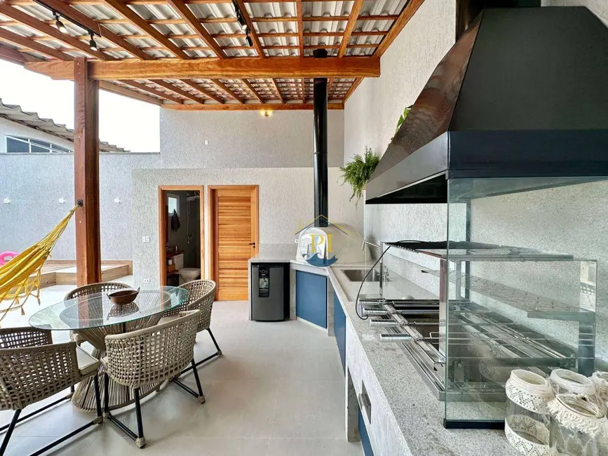 Casa com 3 quartos à venda, 336m2 em Canto do Forte, Praia Grande - SP - imagem 2 Foto 2 de Casa com 3 quartos à venda, 336m2 em Canto do Forte, Praia Grande - SP