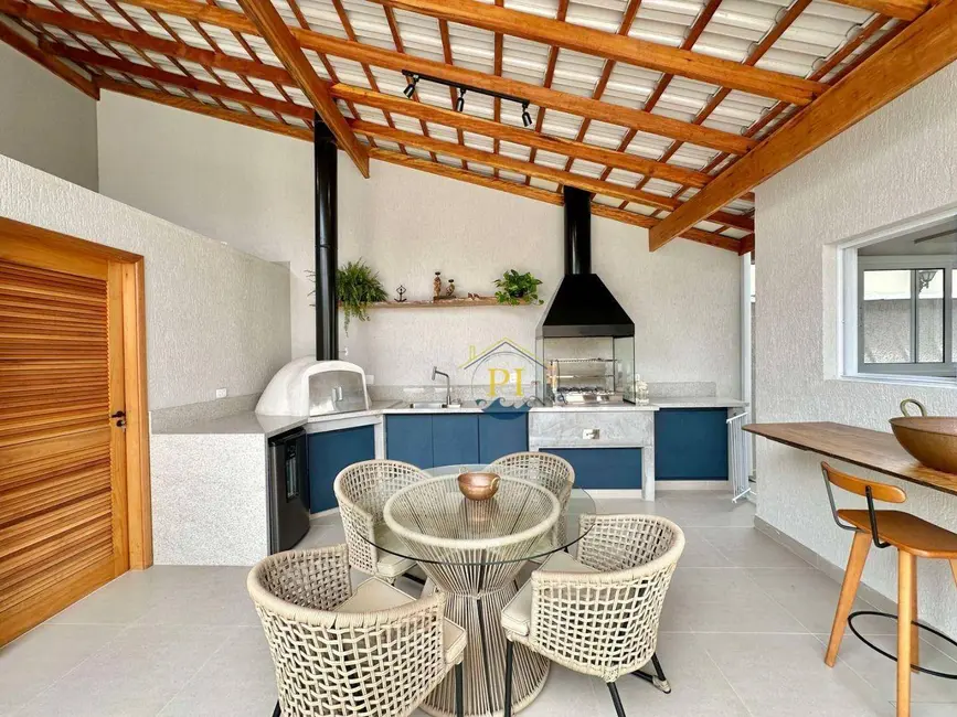 Casa com 3 quartos à venda, 336m2 em Canto do Forte, Praia Grande - SP - imagem 4 Foto 4 de Casa com 3 quartos à venda, 336m2 em Canto do Forte, Praia Grande - SP