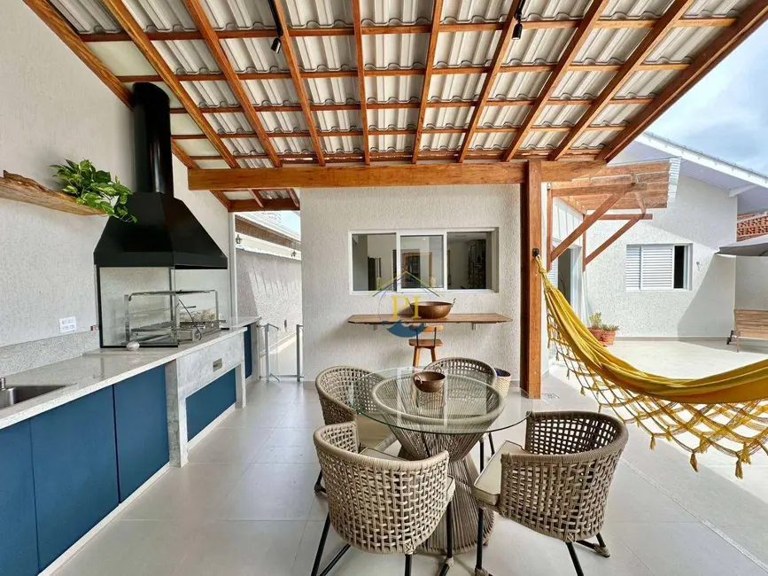Casa com 3 quartos à venda, 336m2 em Canto do Forte, Praia Grande - SP - imagem 3 Foto 3 de Casa com 3 quartos à venda, 336m2 em Canto do Forte, Praia Grande - SP