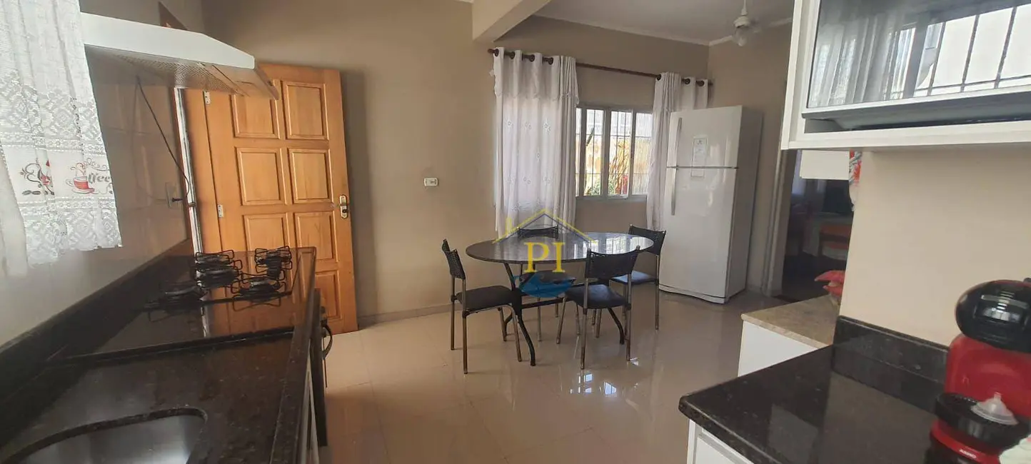 Foto 8 de Sobrado com 4 quartos à venda, 200m2 em Mirim, Praia Grande - SP