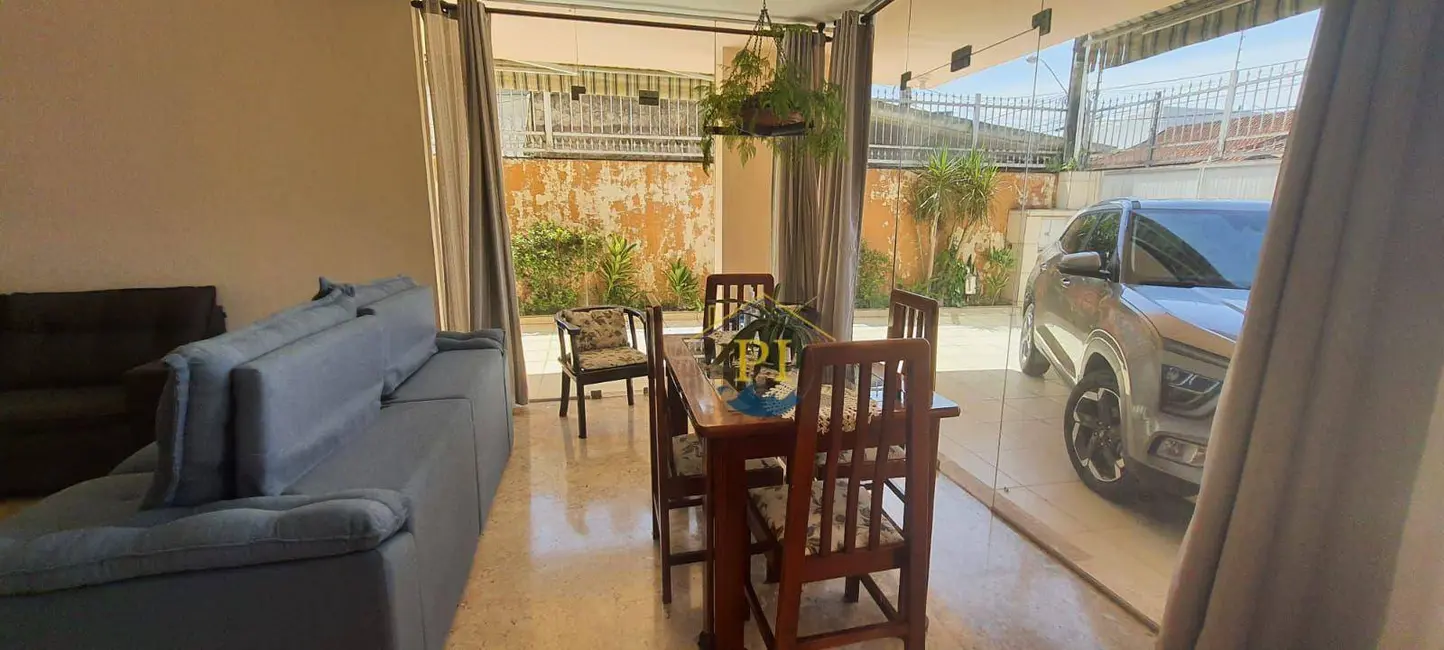 Foto 5 de Sobrado com 4 quartos à venda, 200m2 em Mirim, Praia Grande - SP