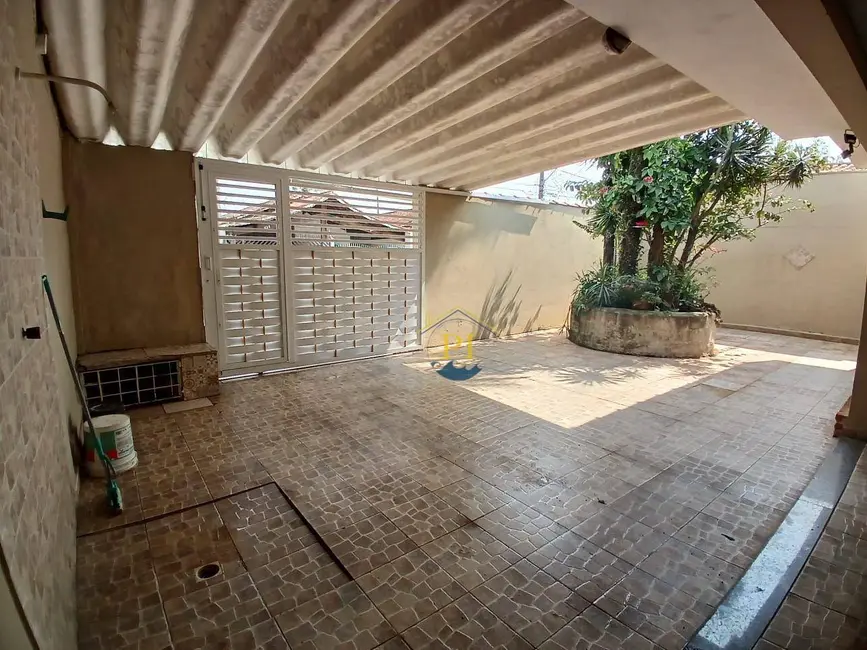 Casa com 3 quartos à venda, 253m2 em Praia Grande - SP - imagem 4 Foto 4 de Casa com 3 quartos à venda, 253m2 em Praia Grande - SP