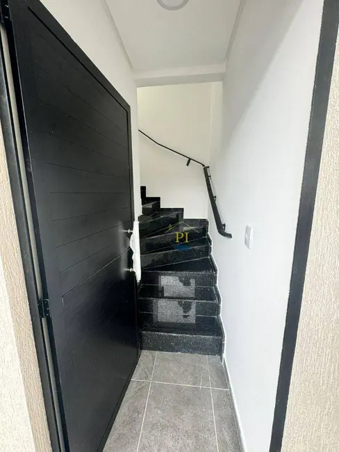 Foto 4 de Casa de Condomínio com 2 quartos à venda, 90m2 em Maracanã, Praia Grande - SP