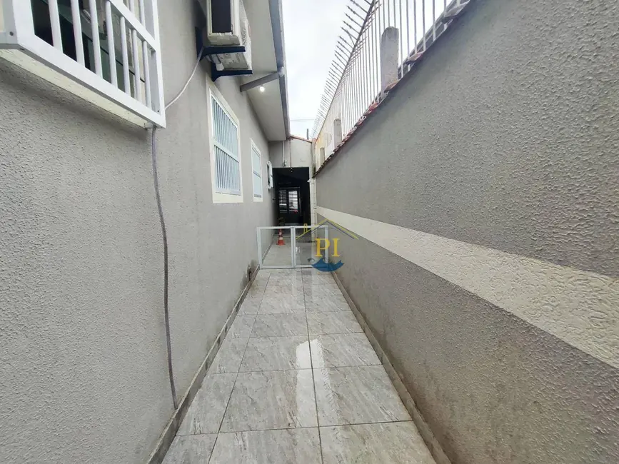 Foto 4 de Casa com 3 quartos à venda, 135m2 em Maracanã, Praia Grande - SP