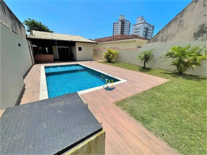 Foto 2 de Casa com 3 quartos à venda, 380m2 em Solemar, Praia Grande - SP
