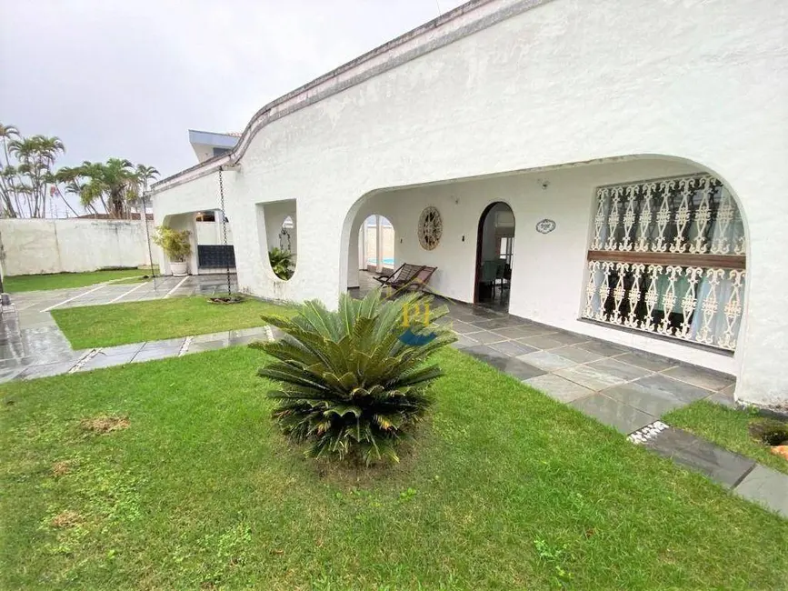Foto 3 de Casa com 5 quartos à venda, 372m2 em Solemar, Praia Grande - SP