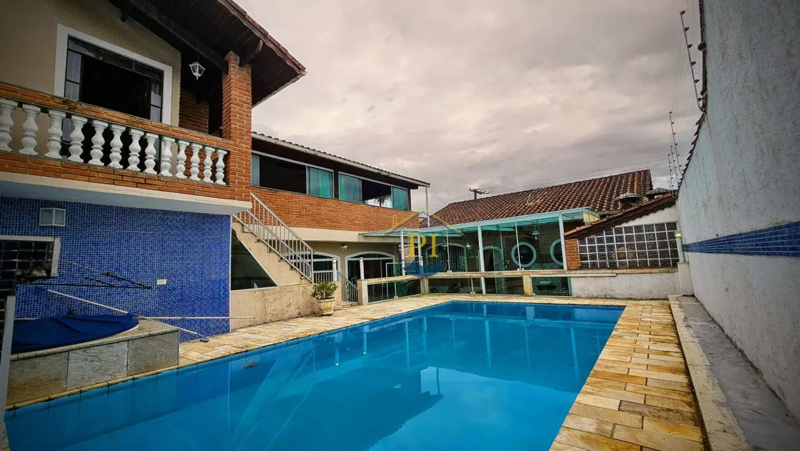 Foto 4 de Casa com 3 quartos à venda, 390m2 em Solemar, Praia Grande - SP