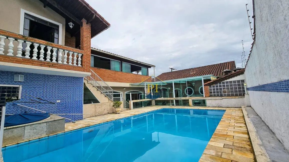 Foto 3 de Casa com 3 quartos à venda, 390m2 em Solemar, Praia Grande - SP