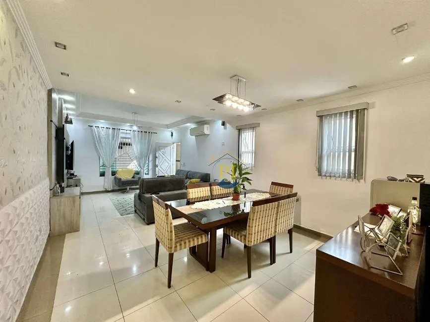 Sobrado com 3 quartos à venda, 137m2 em Canto do Forte, Praia Grande - SP - imagem 3 Foto 3 de Sobrado com 3 quartos à venda, 137m2 em Canto do Forte, Praia Grande - SP