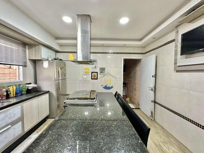 Sobrado com 3 quartos à venda, 137m2 em Canto do Forte, Praia Grande - SP - imagem 7 Foto 7 de Sobrado com 3 quartos à venda, 137m2 em Canto do Forte, Praia Grande - SP