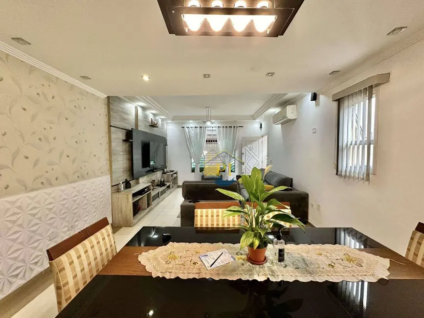 Sobrado com 3 quartos à venda, 137m2 em Canto do Forte, Praia Grande - SP - imagem 4 Foto 4 de Sobrado com 3 quartos à venda, 137m2 em Canto do Forte, Praia Grande - SP