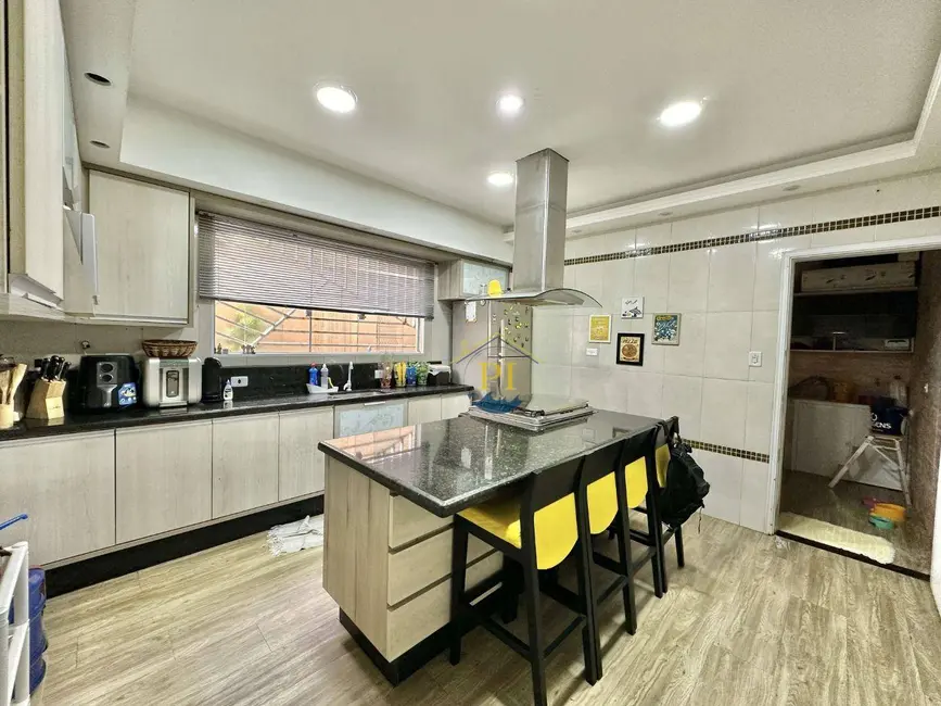 Sobrado com 3 quartos à venda, 137m2 em Canto do Forte, Praia Grande - SP - imagem 6 Foto 6 de Sobrado com 3 quartos à venda, 137m2 em Canto do Forte, Praia Grande - SP