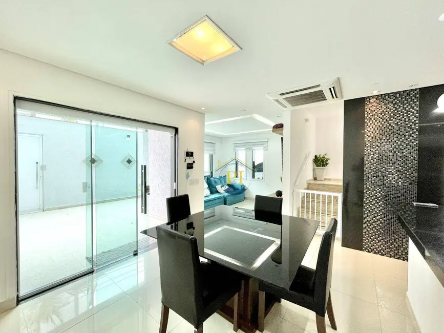 Foto 6 de Sobrado com 3 quartos à venda, 160m2 em Praia Grande - SP