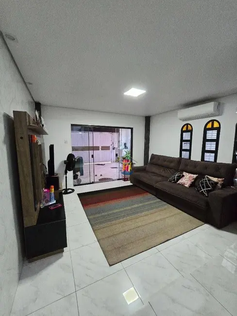 Foto 1 de Casa com 3 quartos à venda e para alugar, 114m2 em Praia Grande - SP