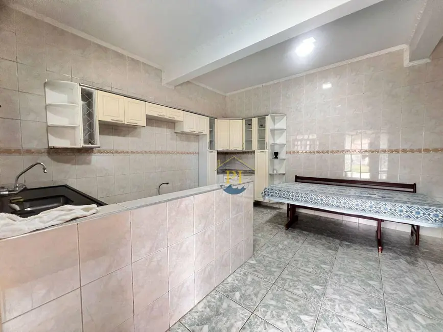 Casa com 3 quartos à venda, 384m2 em Praia Grande - SP - imagem 8 Foto 8 de Casa com 3 quartos à venda, 384m2 em Praia Grande - SP