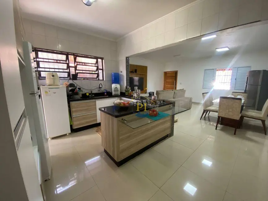 Foto 4 de Casa com 2 quartos para alugar, 98m2 em Tupi, Praia Grande - SP