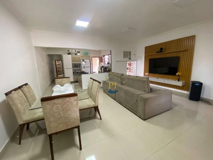 Foto 2 de Casa com 2 quartos para alugar, 98m2 em Tupi, Praia Grande - SP