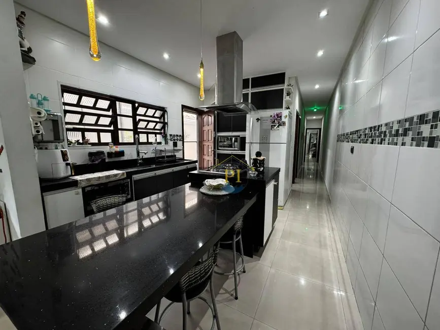 Foto 9 de Casa com 3 quartos à venda, 217m2 em Tupi, Praia Grande - SP