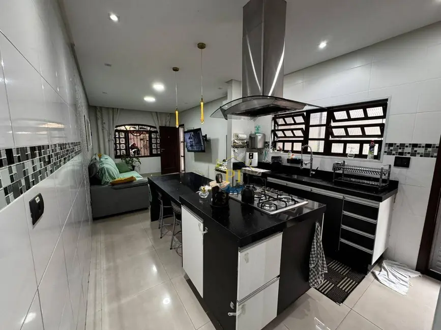 Foto 8 de Casa com 3 quartos à venda, 217m2 em Tupi, Praia Grande - SP