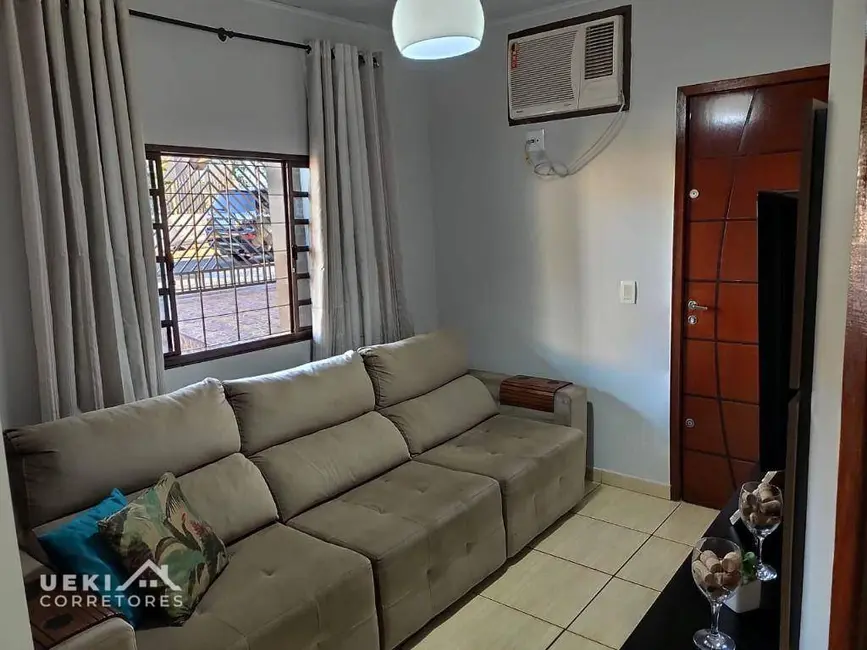Casa com 3 quartos à venda, 200m2 em Parigot de Souza 2, Londrina - PR - imagem 3 Foto 3 de Casa com 3 quartos à venda, 200m2 em Parigot de Souza 2, Londrina - PR