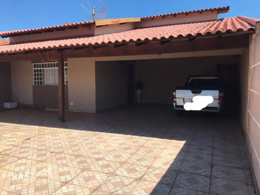 Casa com 3 quartos à venda, 308m2 em Maria Lúcia, Londrina - PR - imagem 3 Foto 3 de Casa com 3 quartos à venda, 308m2 em Maria Lúcia, Londrina - PR