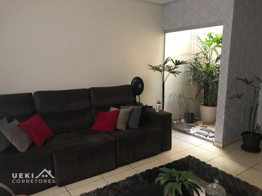 Casa com 3 quartos à venda, 308m2 em Maria Lúcia, Londrina - PR - imagem 4 Foto 4 de Casa com 3 quartos à venda, 308m2 em Maria Lúcia, Londrina - PR