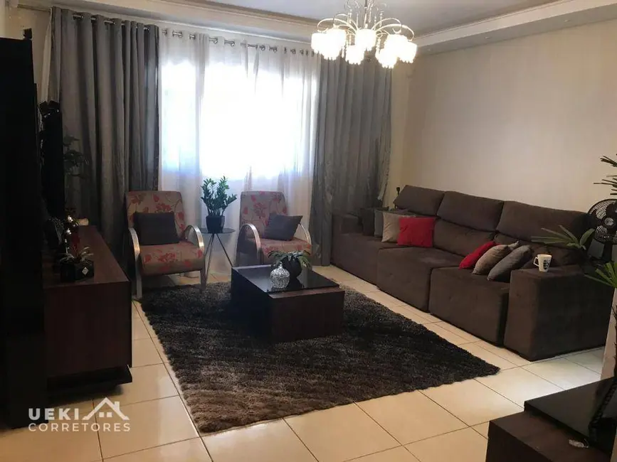 Casa com 3 quartos à venda, 308m2 em Maria Lúcia, Londrina - PR - imagem 8 Foto 8 de Casa com 3 quartos à venda, 308m2 em Maria Lúcia, Londrina - PR
