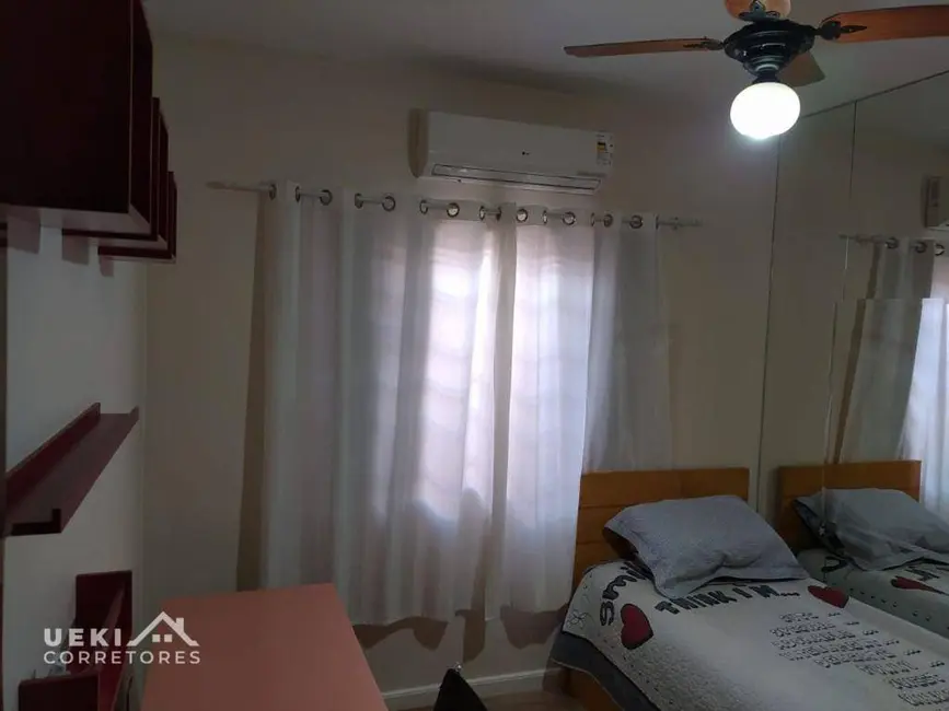 Casa com 3 quartos à venda, 300m2 em Santa Mônica, Londrina - PR - imagem 6 Foto 6 de Casa com 3 quartos à venda, 300m2 em Santa Mônica, Londrina - PR