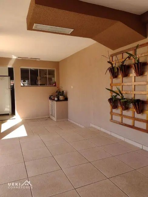 Casa com 3 quartos à venda, 300m2 em Santa Mônica, Londrina - PR - imagem 3 Foto 3 de Casa com 3 quartos à venda, 300m2 em Santa Mônica, Londrina - PR