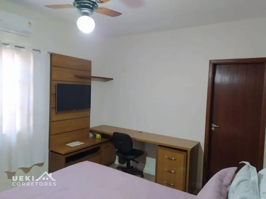 Casa com 3 quartos à venda, 300m2 em Santa Mônica, Londrina - PR - imagem 9 Foto 9 de Casa com 3 quartos à venda, 300m2 em Santa Mônica, Londrina - PR