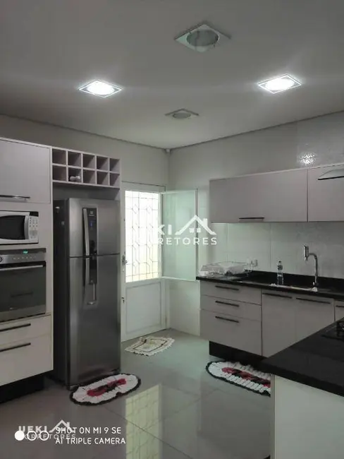 Foto 1 de Casa com 3 quartos à venda, 450m2 em Califórnia, Londrina - PR