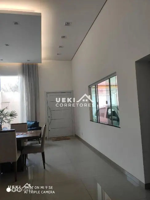 Casa com 3 quartos à venda, 450m2 em Califórnia, Londrina - PR - imagem 3 Foto 3 de Casa com 3 quartos à venda, 450m2 em Califórnia, Londrina - PR