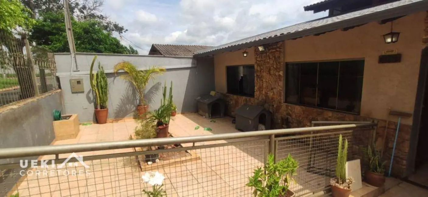 Casa com 3 quartos à venda, 200m2 em Conjunto Habitacional Maria Cecília Serrano de Oliveira, Londrina - PR - imagem 9 Foto 9 de Casa com 3 quartos à venda, 200m2 em Conjunto Habitacional Maria Cecília Serrano de Oliveira, Londrina - PR