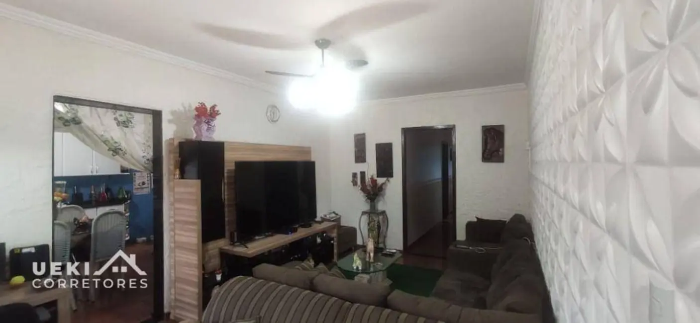 Foto 1 de Casa com 3 quartos à venda, 200m2 em Conjunto Habitacional Maria Cecília Serrano de Oliveira, Londrina - PR