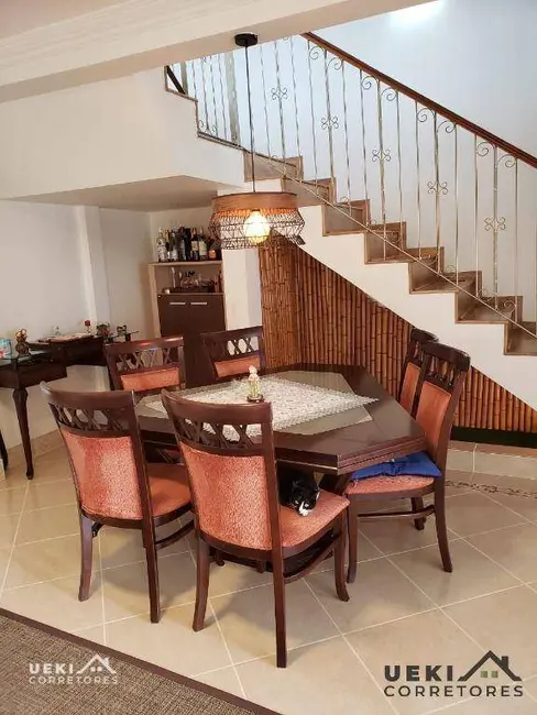 Casa com 3 quartos à venda, 254m2 em Cambezinho, Londrina - PR - imagem 6 Foto 6 de Casa com 3 quartos à venda, 254m2 em Cambezinho, Londrina - PR
