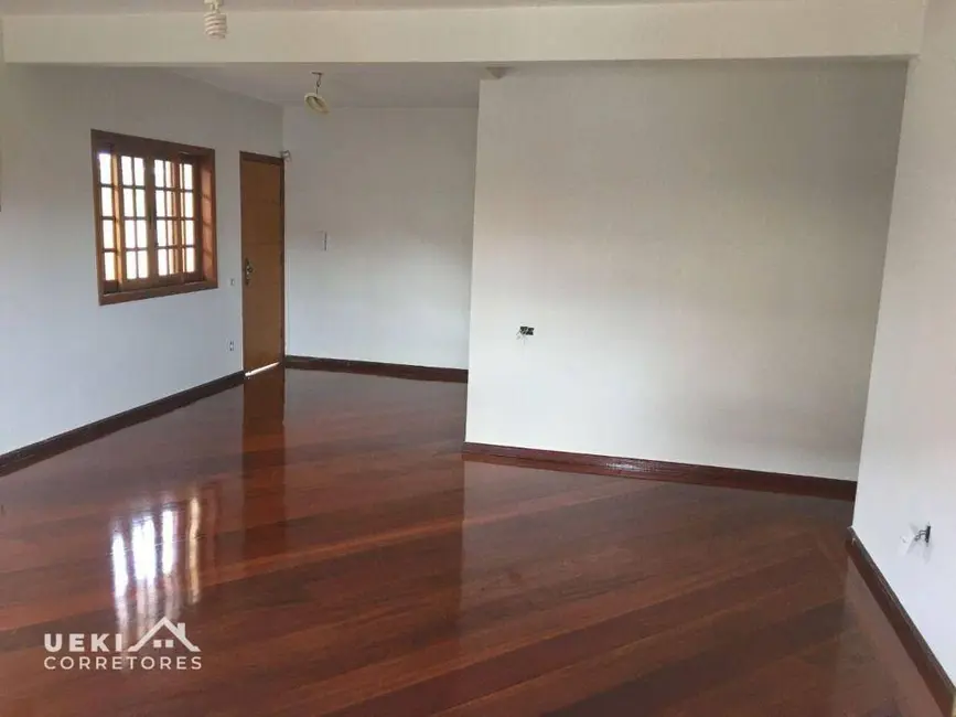 Casa com 3 quartos à venda, 317m2 em Aquilles Sthengel, Londrina - PR - imagem 5 Foto 5 de Casa com 3 quartos à venda, 317m2 em Aquilles Sthengel, Londrina - PR