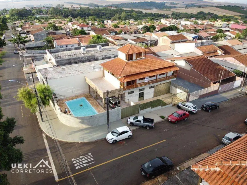 Casa com 3 quartos à venda, 317m2 em Aquilles Sthengel, Londrina - PR - imagem 3 Foto 3 de Casa com 3 quartos à venda, 317m2 em Aquilles Sthengel, Londrina - PR
