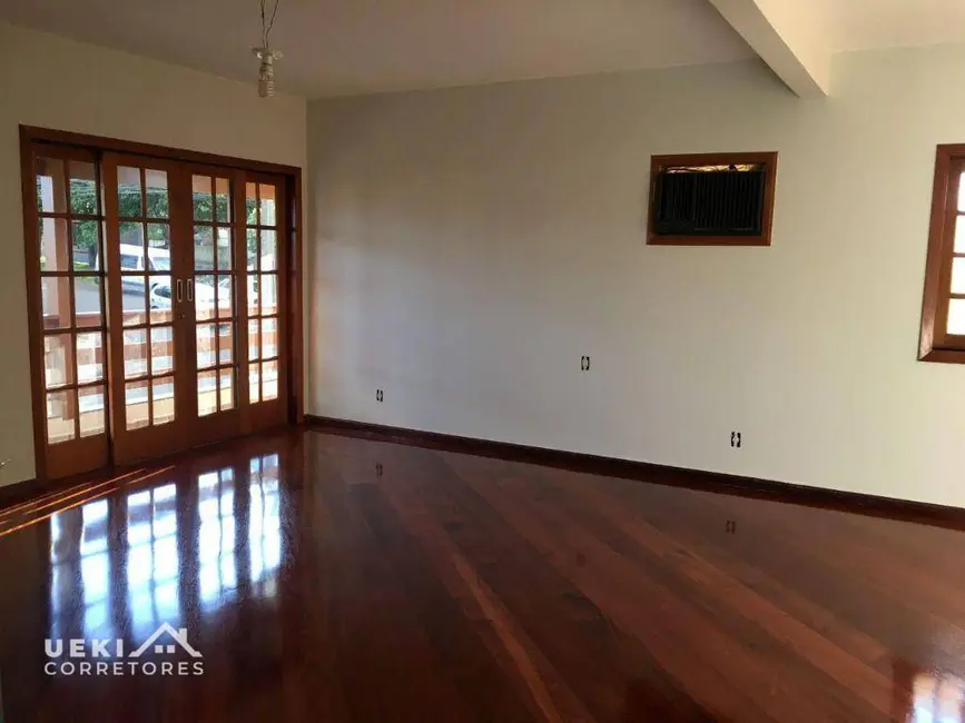 Casa com 3 quartos à venda, 317m2 em Aquilles Sthengel, Londrina - PR - imagem 4 Foto 4 de Casa com 3 quartos à venda, 317m2 em Aquilles Sthengel, Londrina - PR