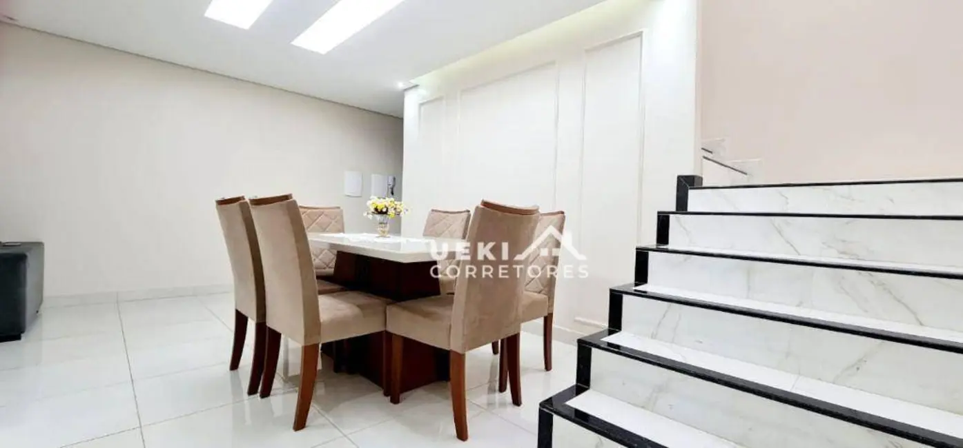 Casa com 3 quartos à venda, 180m2 em Portal de Versalhes 1, Londrina - PR - imagem 3 Foto 3 de Casa com 3 quartos à venda, 180m2 em Portal de Versalhes 1, Londrina - PR
