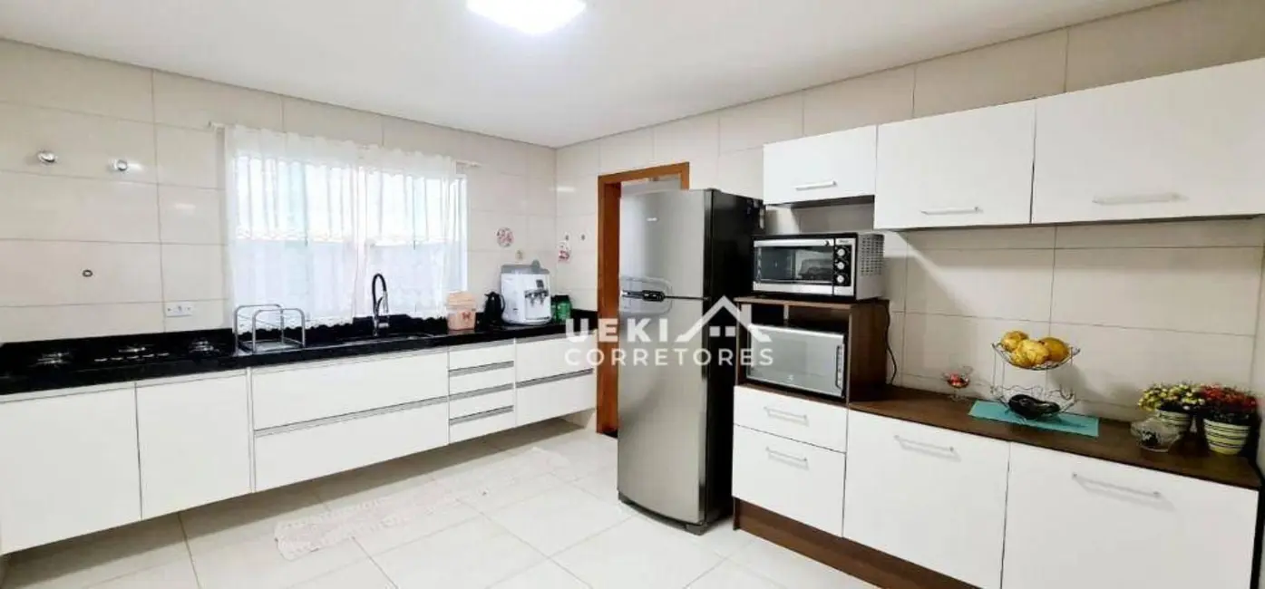 Casa com 3 quartos à venda, 180m2 em Portal de Versalhes 1, Londrina - PR - imagem 6 Foto 6 de Casa com 3 quartos à venda, 180m2 em Portal de Versalhes 1, Londrina - PR
