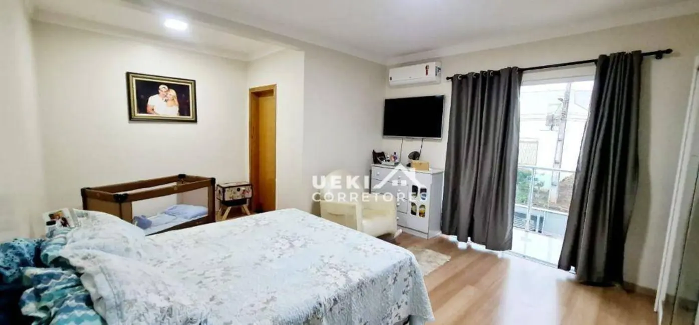 Casa com 3 quartos à venda, 180m2 em Portal de Versalhes 1, Londrina - PR - imagem 9 Foto 9 de Casa com 3 quartos à venda, 180m2 em Portal de Versalhes 1, Londrina - PR
