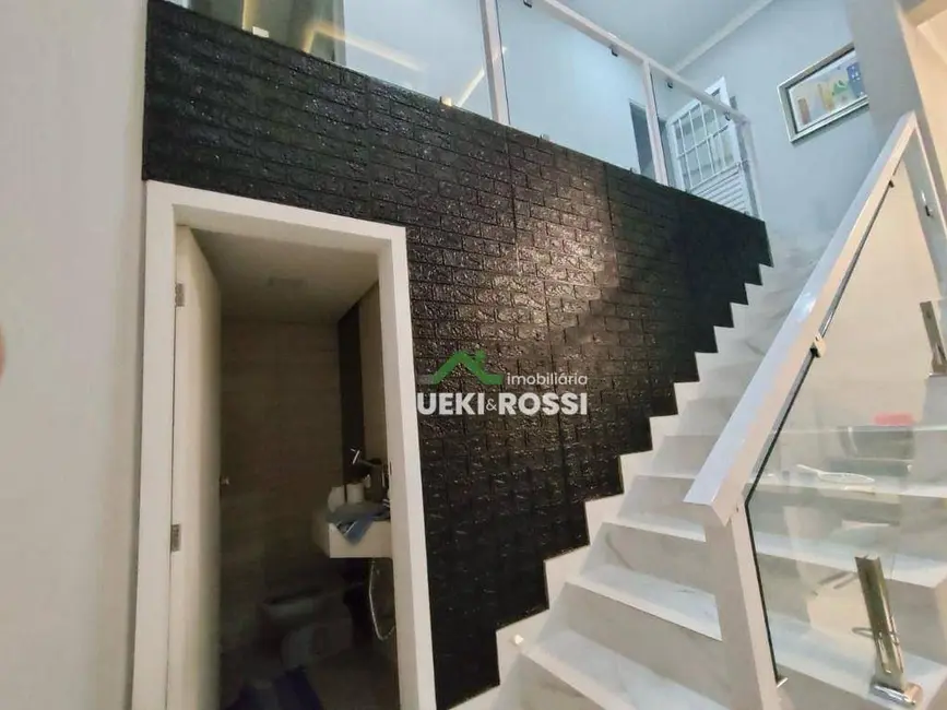 Casa com 3 quartos à venda, 150m2 em Califórnia, Londrina - PR - imagem 5 Foto 5 de Casa com 3 quartos à venda, 150m2 em Califórnia, Londrina - PR