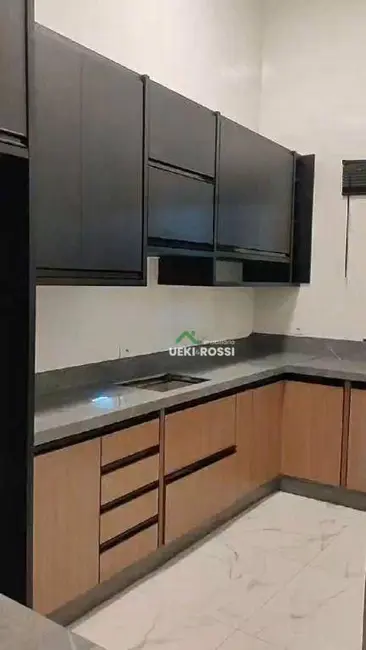 Casa com 3 quartos à venda, 150m2 em Califórnia, Londrina - PR - imagem 3 Foto 3 de Casa com 3 quartos à venda, 150m2 em Califórnia, Londrina - PR