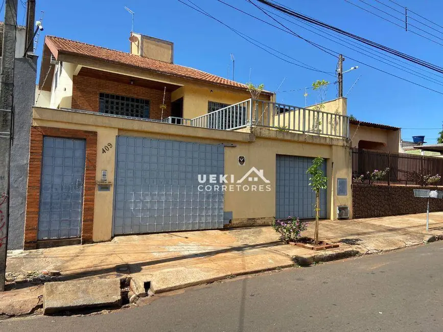 Foto 2 de Casa com 5 quartos à venda, 275m2 em Califórnia, Londrina - PR