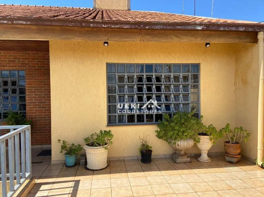 Casa com 5 quartos à venda, 275m2 em Califórnia, Londrina - PR - imagem 4 Foto 4 de Casa com 5 quartos à venda, 275m2 em Califórnia, Londrina - PR