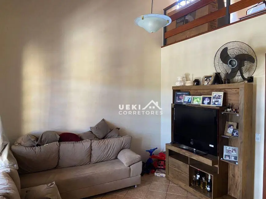 Casa com 5 quartos à venda, 275m2 em Califórnia, Londrina - PR - imagem 9 Foto 9 de Casa com 5 quartos à venda, 275m2 em Califórnia, Londrina - PR